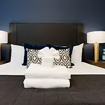 Holiday home East Beauty Minutes To Downtown *