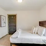 Dreamer - Mins To Downtown - 3br 2.5bath *