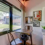 Apartment Stylish Haven In South