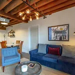 Stylish With Urban Charm Apartment *