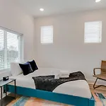 Holiday home Jazz Junction 4 Bedrooms 7 Beds 7 Mins To Broadway