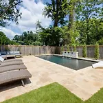 East Bliss Pool And Putt Putt Paradise