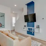 Jazz Junction 4 Bedrooms 7 Beds 7 Mins To Broadway Holiday home *