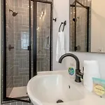 Holiday home Jazz Junction 4 Bedrooms 7 Beds 7 Mins To Broadway