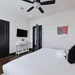 Urban Elegance Rooftop Lounge With Hot Tub Holiday home *