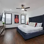 Urban Elegance Rooftop Lounge With Hot Tub *