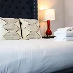 Urban Elegance Rooftop Lounge With Hot Tub Nashville