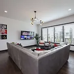 Urban Elegance Rooftop Lounge With Hot Tub Holiday home *