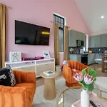 Music Row Country Retreat Balcony And Hot Tub Holiday home *