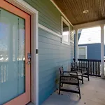 Holiday home Cleveland Park Charmer- Full Kitchen- Private Yard