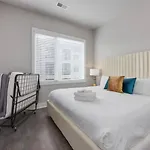Rhythmic Retreat Rooftop Lounge 4 Bedroom 4.5 Bath * Nashville