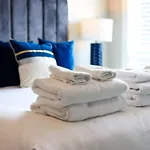Rhythmic Retreat Rooftop Lounge 4 Bedroom 4.5 Bath Holiday home Nashville