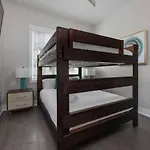 Rhythmic Retreat Rooftop Lounge 4 Bedroom 4.5 Bath Holiday home Nashville