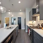 Rhythmic Retreat Rooftop Lounge 4 Bedroom 4.5 Bath Nashville