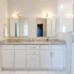Harmony Of Dual Townhomes With 14 Beds