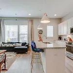 Harmony Of Dual Townhomes With 14 Beds Holiday home