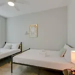 Holiday home Harmony Of Dual Townhomes With 14 Beds