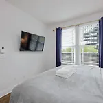 Two Townhomes - Hot Tubs And Rooftop Balconies Holiday home *