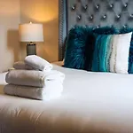 Two Townhomes- Rooftop Lounge- Hot Tub- Views Holiday home Nashville