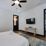 Two Townhomes- Rooftop Lounge- Hot Tub- Views Holiday home Nashville