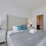 Holiday home Two Townhomes - Hot Tubs And Rooftop Balconies Nashville