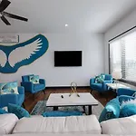 Two Townhomes- Rooftop Lounge- Hot Tub- Views Holiday home *