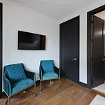 Holiday home Two Townhomes- Rooftop Lounge- Hot Tub- Views
