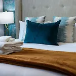 Holiday home Two Townhomes - Hot Tubs And Rooftop Balconies Nashville