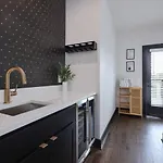 Two Townhomes- Rooftop Lounge- Hot Tub- Views
