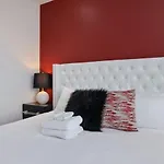 Holiday home Two Townhomes- Rooftop Lounge- Hot Tub- Views
