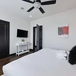 Holiday home Two Townhomes- Rooftop Lounge- Hot Tub- Views *