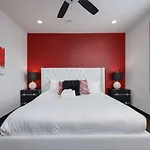 Two Townhomes- Rooftop Lounge- Hot Tub- Views Holiday home Nashville
