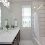 Two Townhomes - Hot Tubs And Rooftop Balconies Holiday home