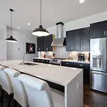Two Townhomes- Rooftop Lounge- Hot Tub- Views