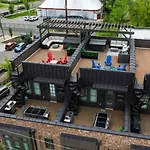 Two Townhomes - Hot Tubs And Rooftop Balconies Holiday home
