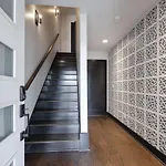 Two Townhomes- Rooftop Lounge- Hot Tub- Views Holiday home