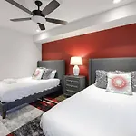 Two Townhomes- Rooftop Lounge- Hot Tub- Views Holiday home