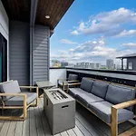 Two Townhomes- Rooftop Lounge- Hot Tub- Views *