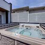 Two Townhomes- Rooftop Lounges- Hot Tub- Game * Nashville