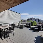 Two Townhomes Rooftop Lounges With Skyline Views Holiday home Nashville