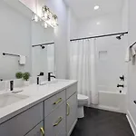 Two Townhomes Rooftop Lounges With Skyline Views Holiday home Nashville