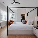 Two Townhomes Rooftop Lounges With Skyline Views *