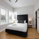 Two Townhomes Rooftop Lounges With Skyline Views Holiday home *