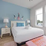 Holiday home Hey Dolly Denim Dual Townhomes