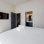 Music Abode And Cowgirl Up Dual Townhomes *