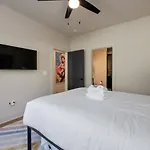 Music Abode And Cowgirl Up Dual Townhomes Holiday home Nashville