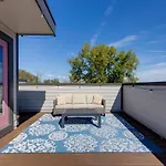 Music Abode And Cowgirl Up Dual Townhomes