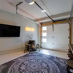 Music Abode And Cowgirl Up Dual Townhomes Holiday home *