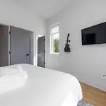 Music Abode And Cowgirl Up Dual Townhomes *