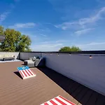 Music Abode And Cowgirl Up Dual Townhomes